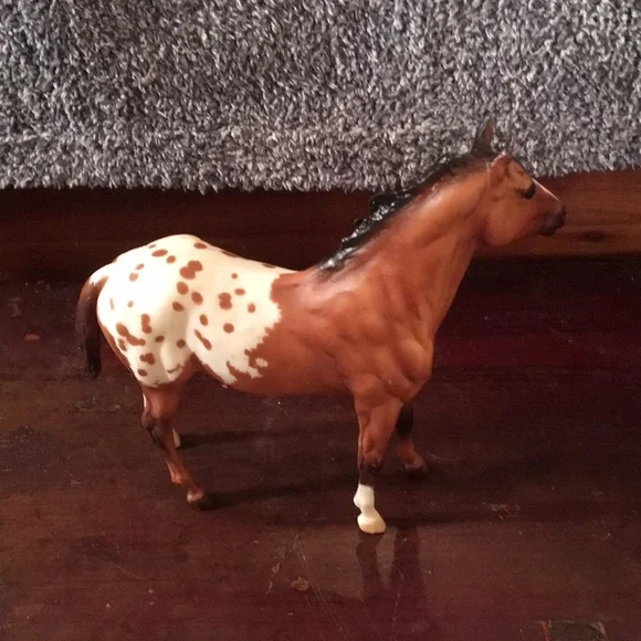 Spotted Brown and White Horse Figurine - Picture 3 of 5